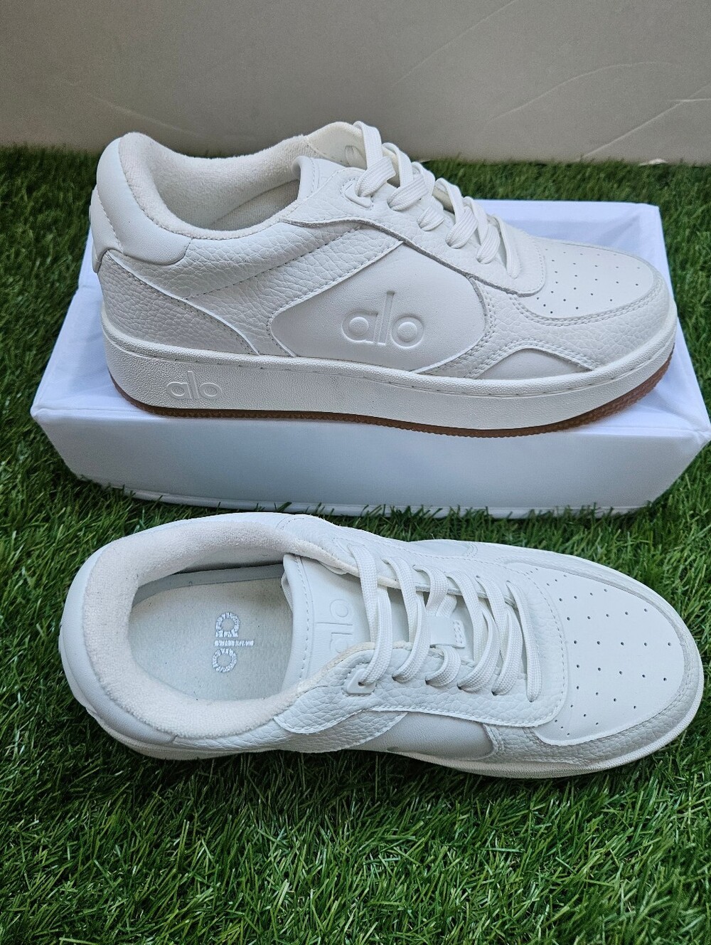 NWOT Alo Yoga White Chunky Platform Sneakers Gum Sole Sz Women 6.5 / Men 5
